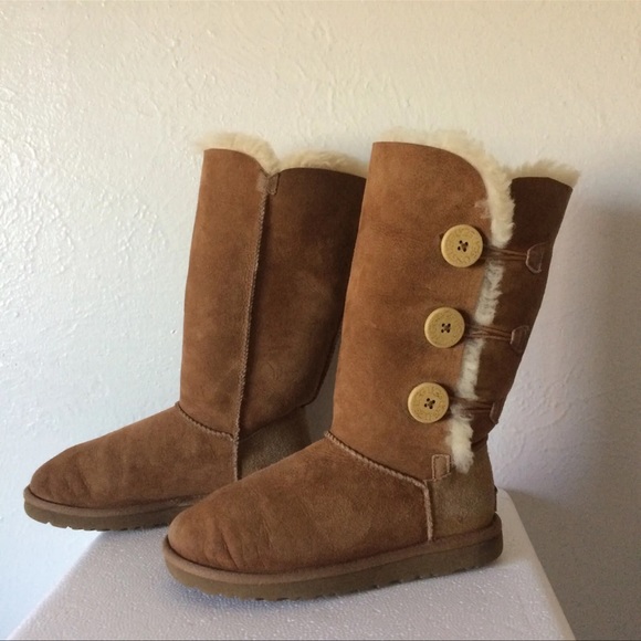 UGG Shoes - UGG Australia BAILEY BUTTON TRIPLET Suede Sheepskin Boot CHESTNUT Suede 6 US